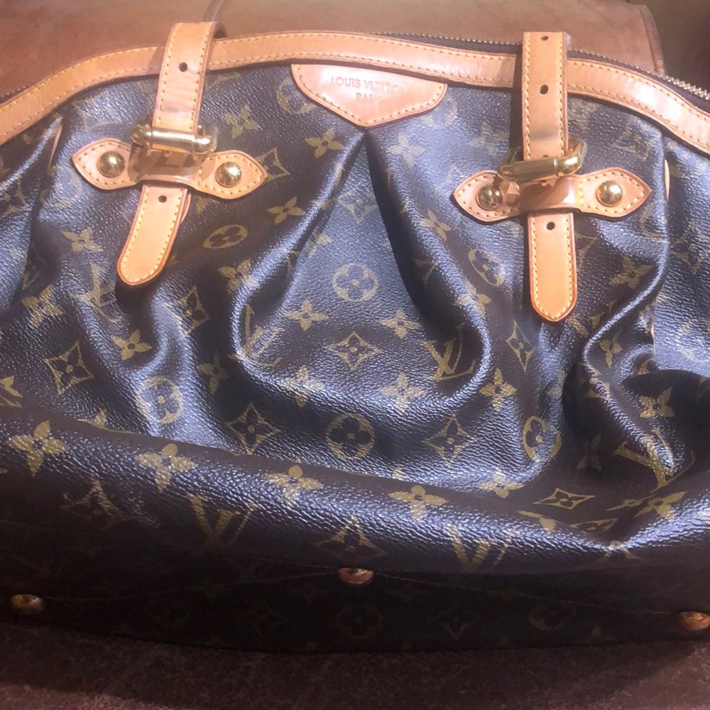 LOUIS VUITTON
Monogram Canvas Tote
Look new